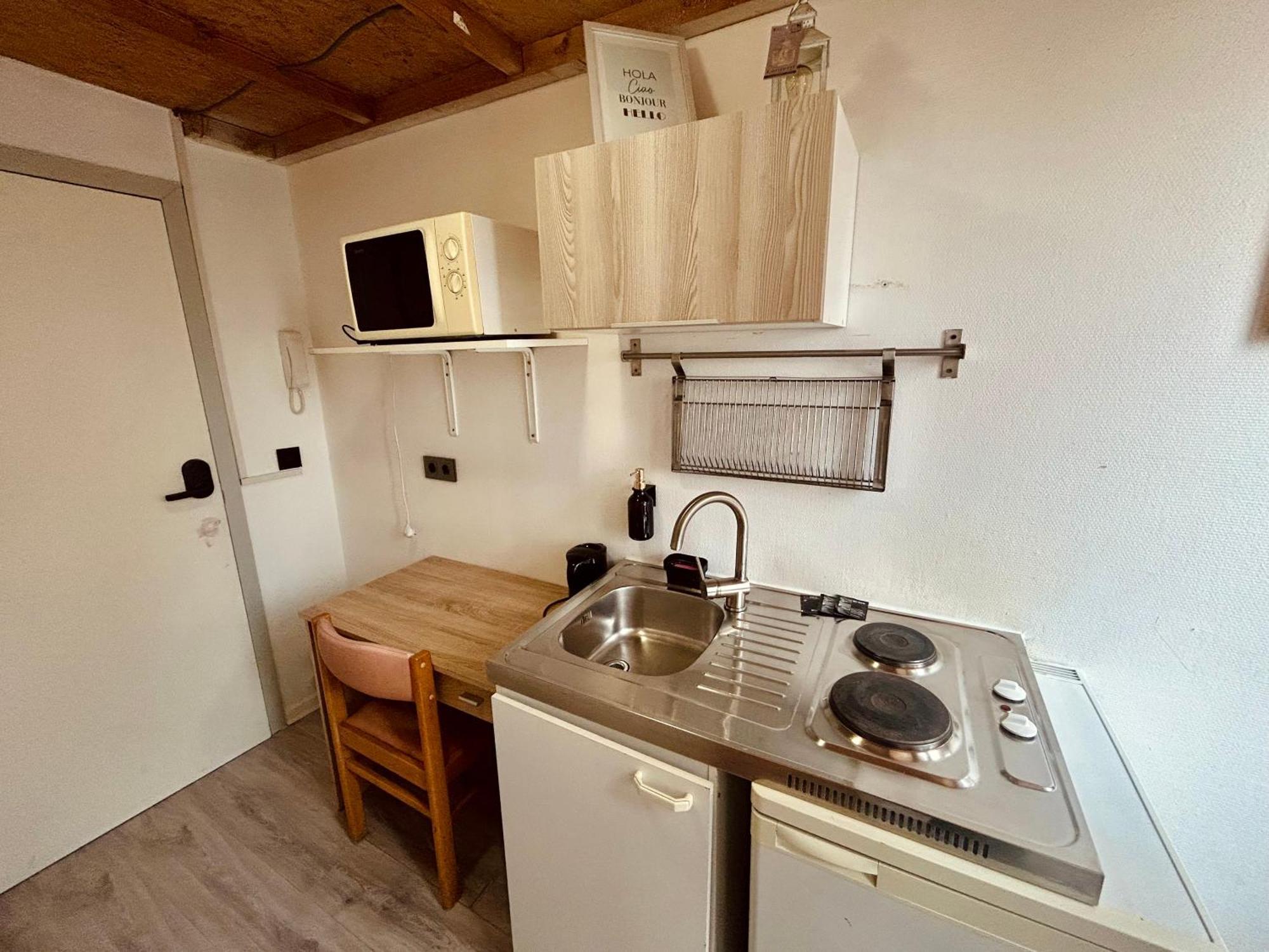 European District Hostel Брюссель Экстерьер фото