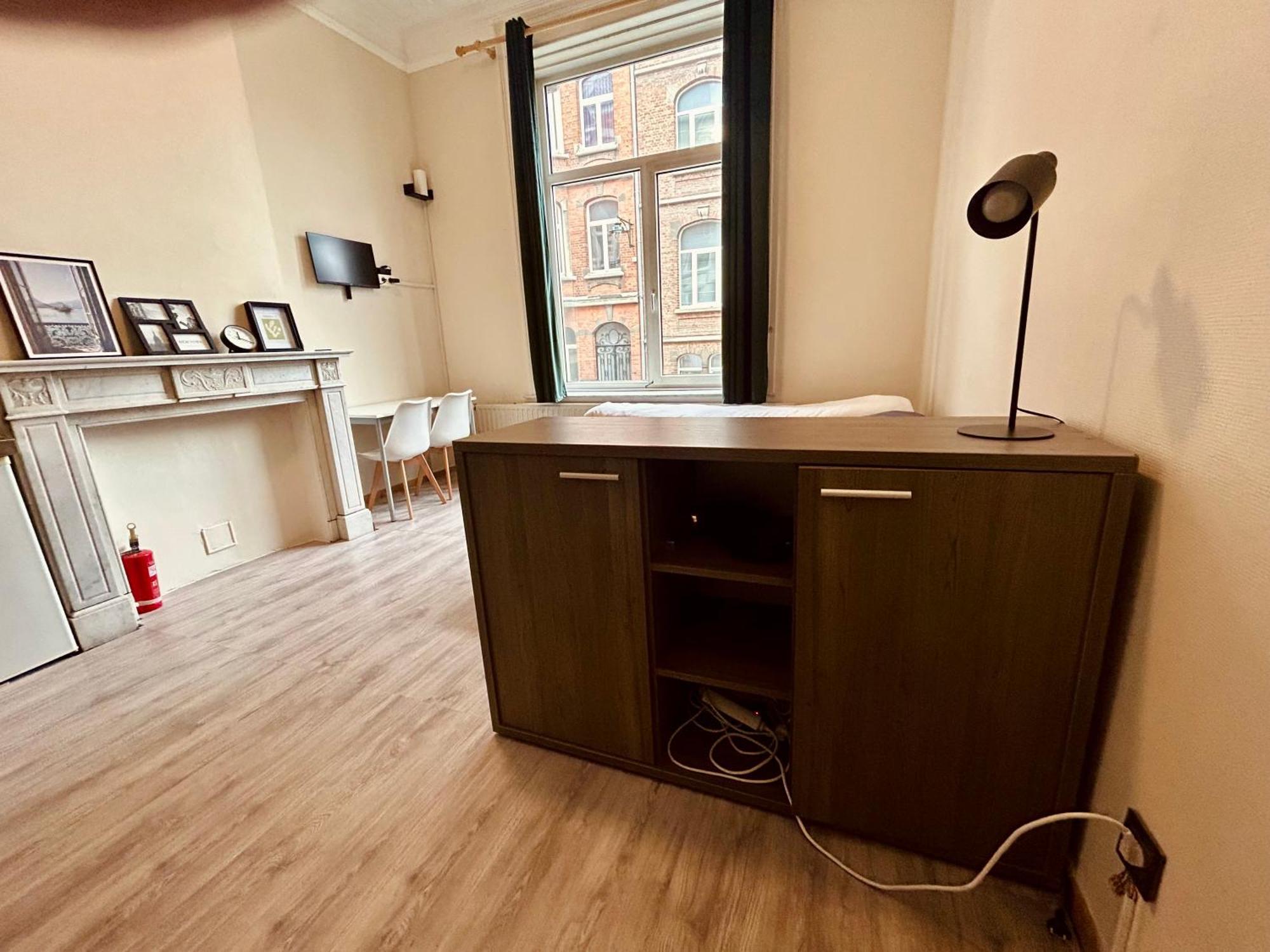European District Hostel Брюссель Экстерьер фото