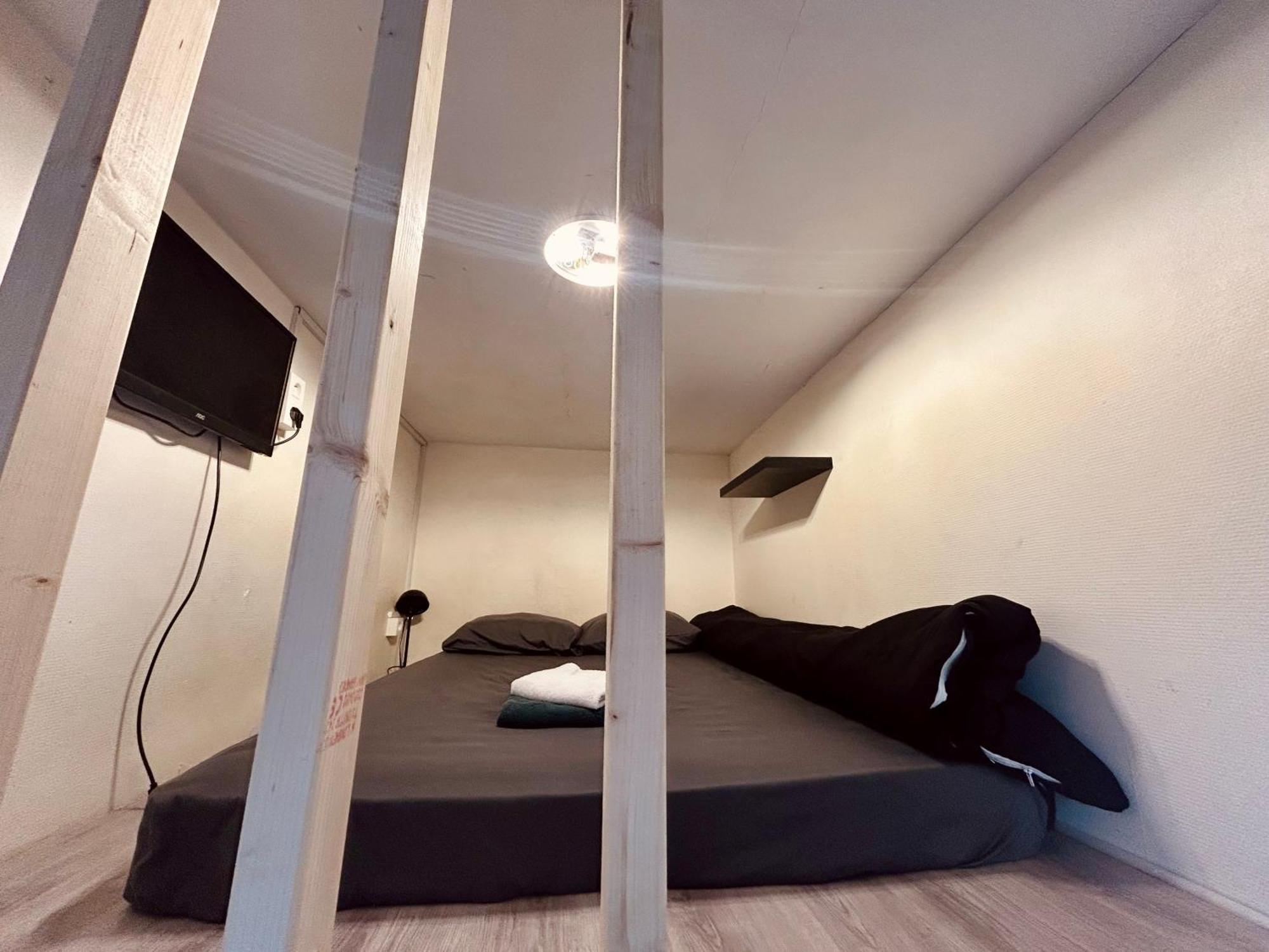European District Hostel Брюссель Экстерьер фото