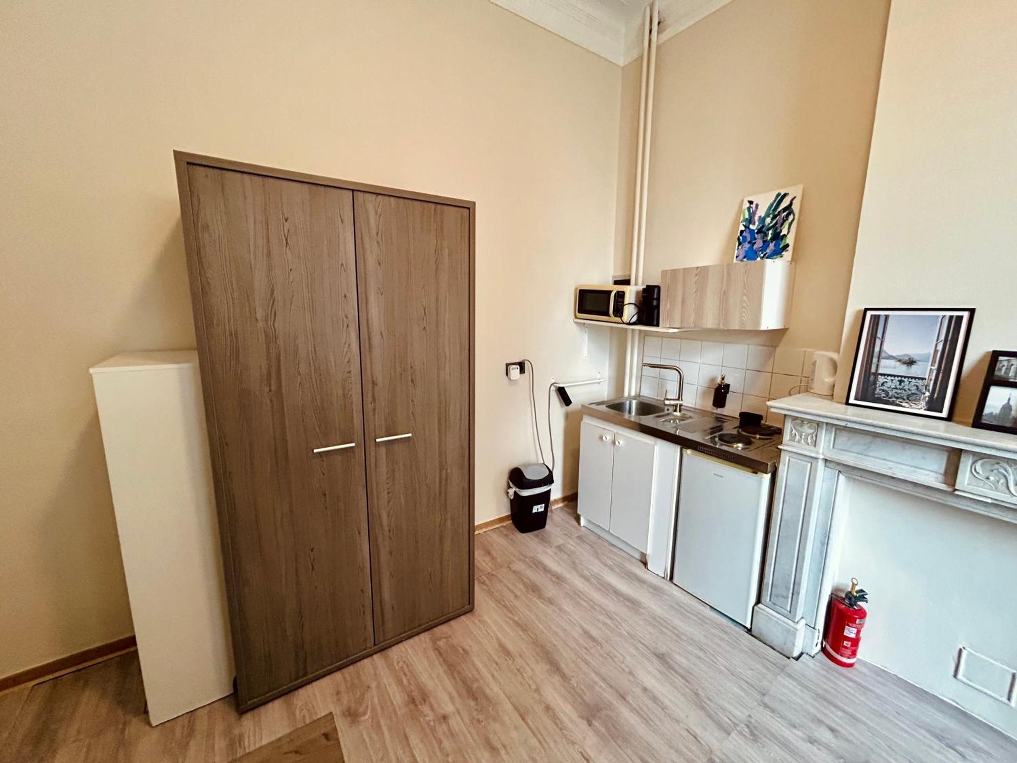 European District Hostel Брюссель Экстерьер фото