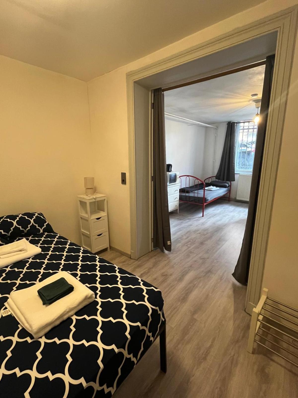 European District Hostel Брюссель Экстерьер фото