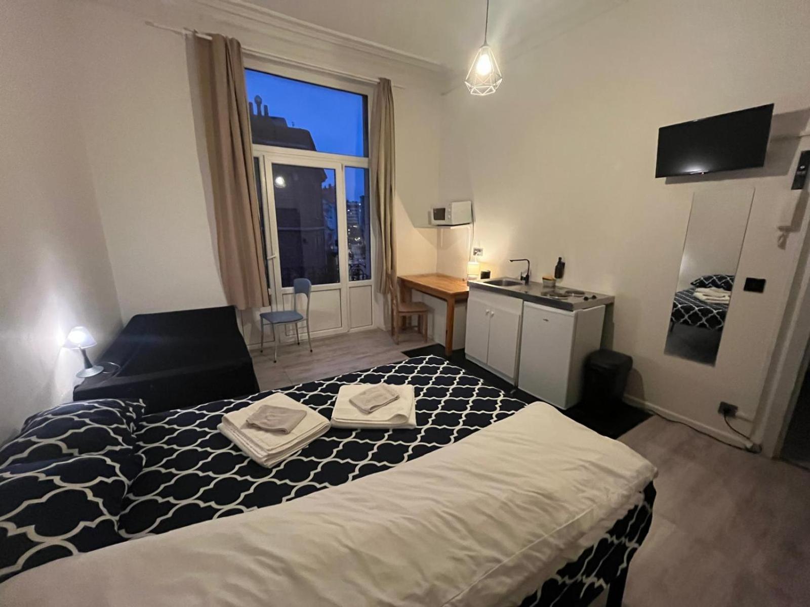 European District Hostel Брюссель Экстерьер фото