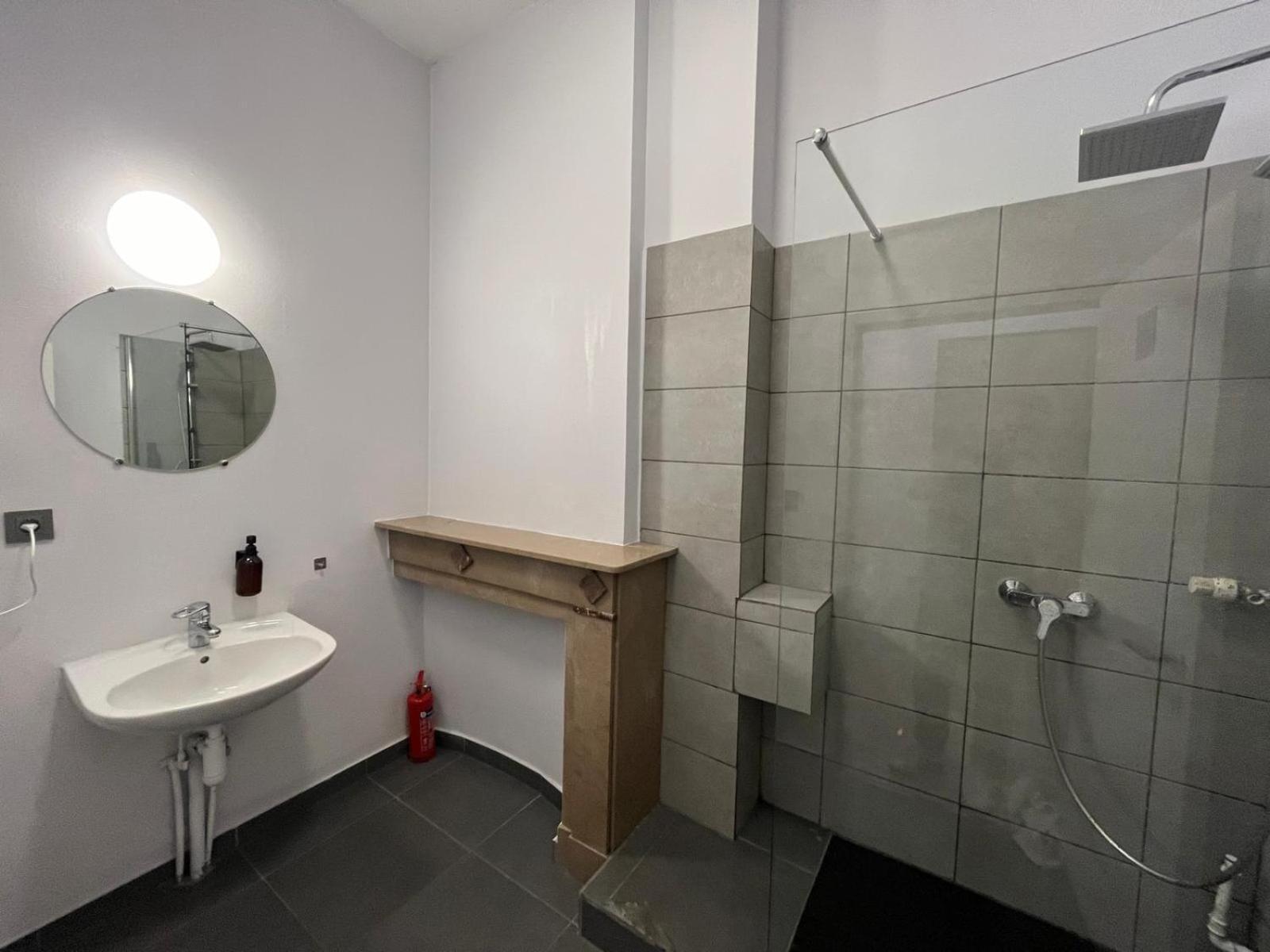 European District Hostel Брюссель Экстерьер фото