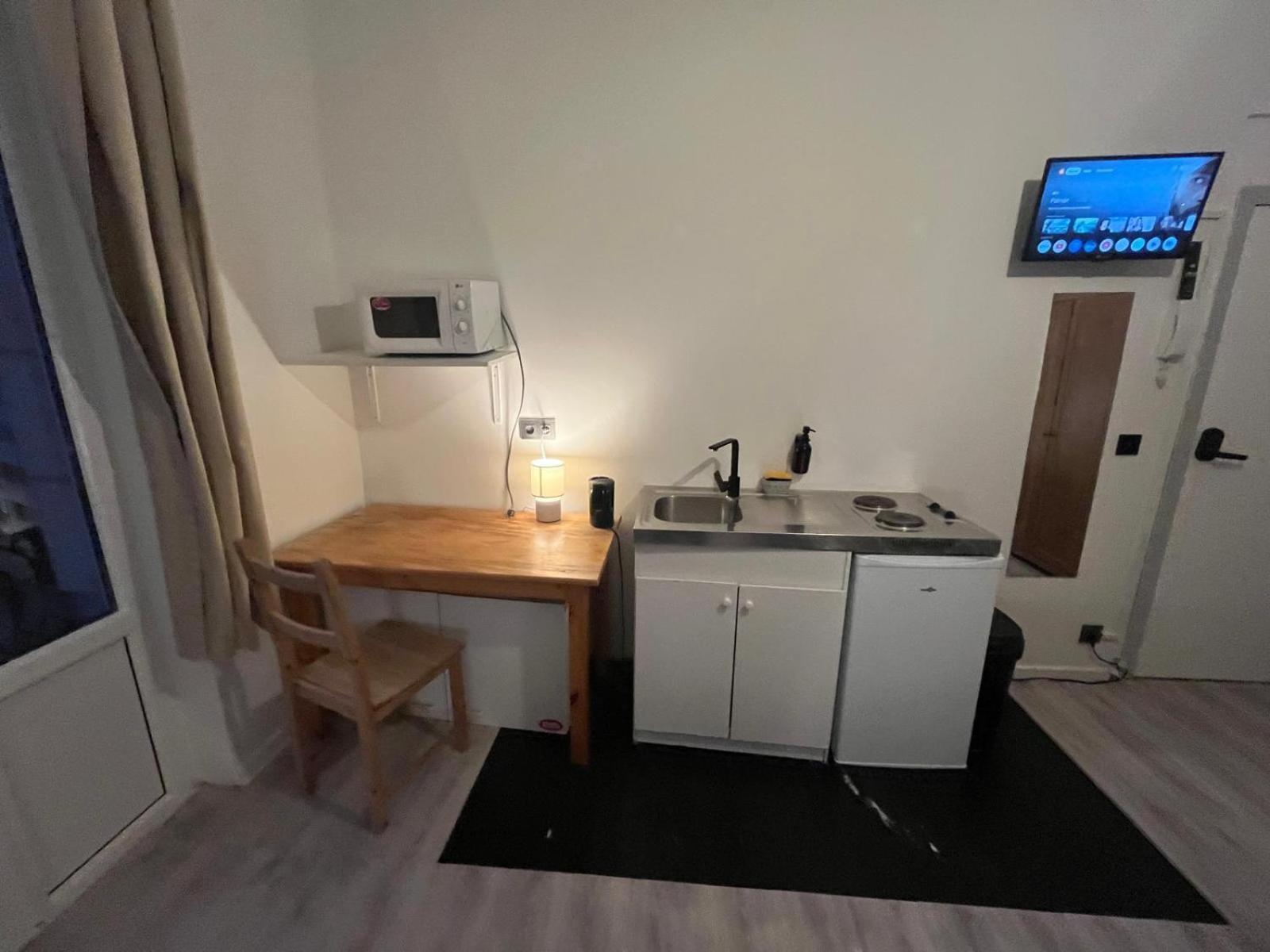 European District Hostel Брюссель Экстерьер фото