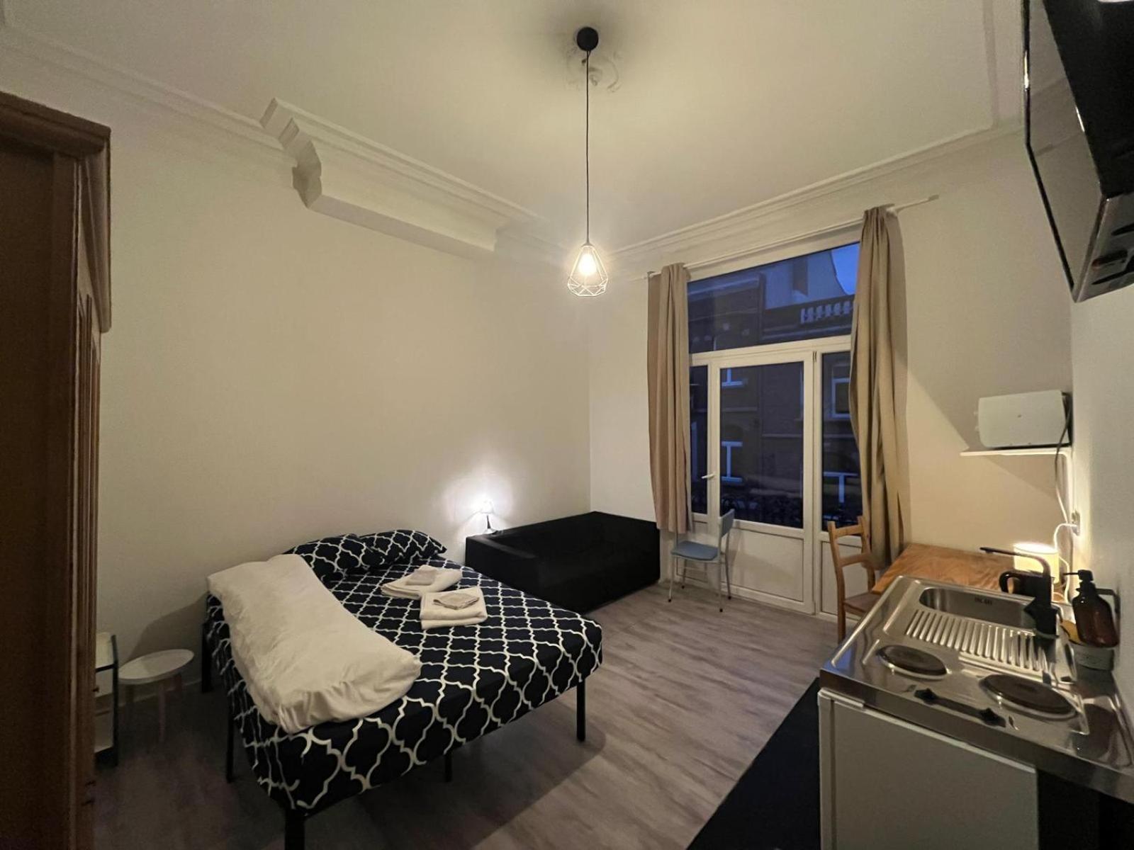 European District Hostel Брюссель Экстерьер фото