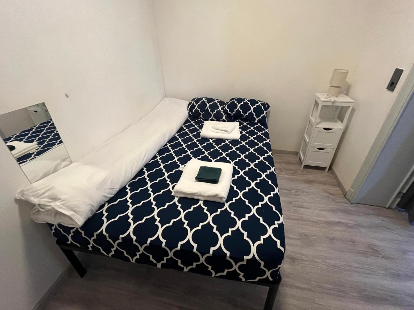 European District Hostel Брюссель Экстерьер фото